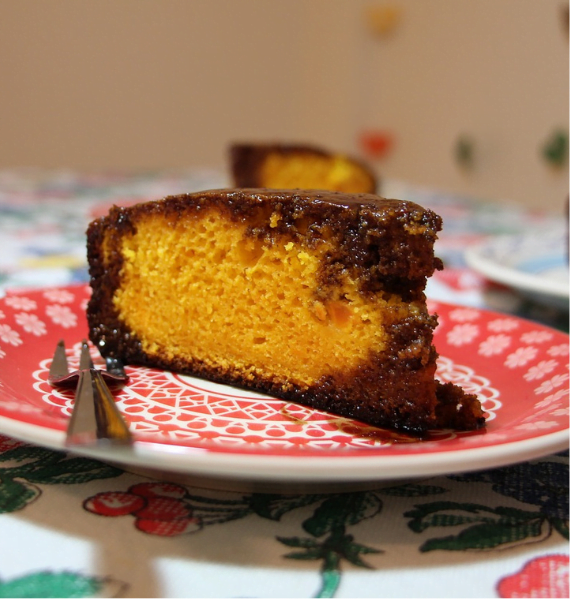 Bolo de Cenoura Sem Glúten com Brigadeiro - com brigadeiro